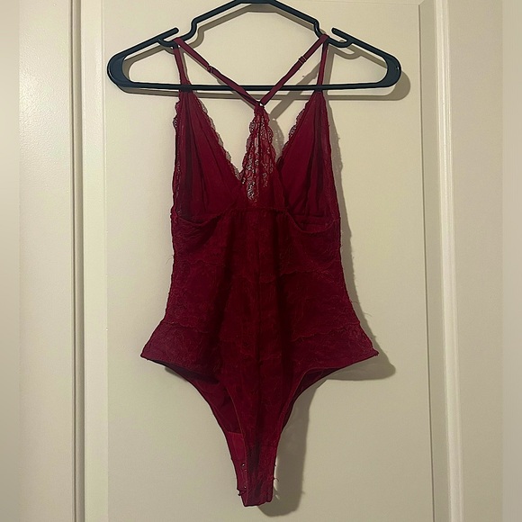 Deep V Lace Strappy Racerback Bodysuit - Picture 5 of 9